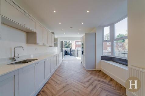 Hadleigh Estate Agents-17.jpg