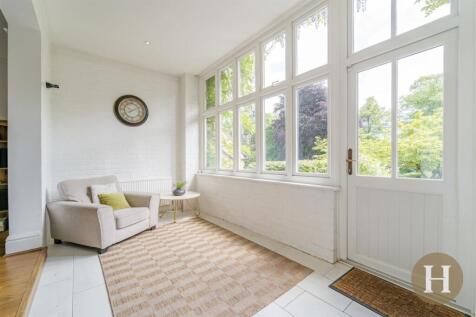 Hadleigh Estate Agents-29.jpg