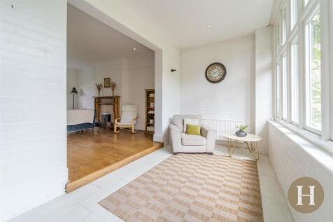 Hadleigh Estate Agents-30.jpg
