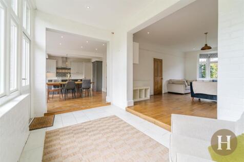 Hadleigh Estate Agents-31.jpg