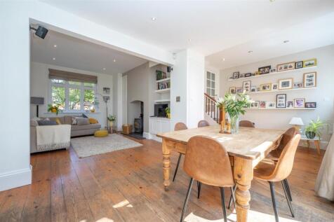 Kitchen/ dining area