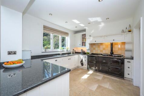 Kitchen/ dining area