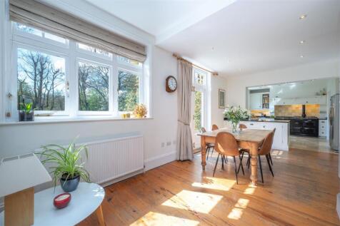 Kitchen/ dining area