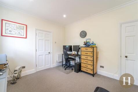 Hadleigh Estate Agents-55.jpg