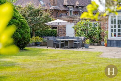 Hadleigh Estate Agents-94.jpg