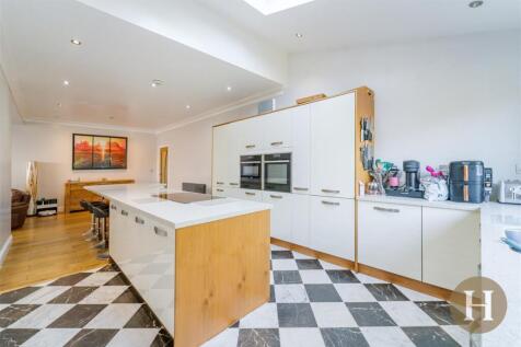 Hadleigh Estate Agents-14.jpg