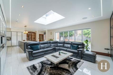 Hadleigh Estate Agents-20.jpg