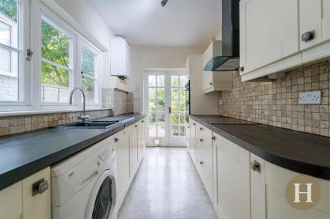 Hadleigh Estate Agents-28.jpg