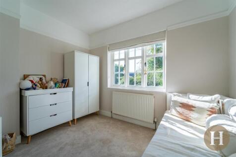Bedroom (rear)
