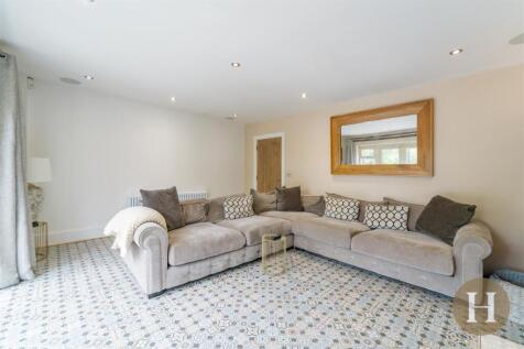 Hadleigh Estate Agents-8.jpg