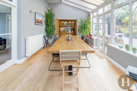 Hadleigh Estate Agents-32.jpg