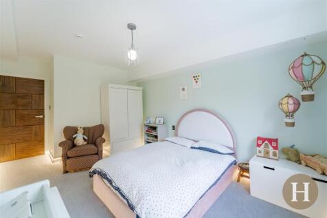 Hadleigh Estate Agents-28.jpg