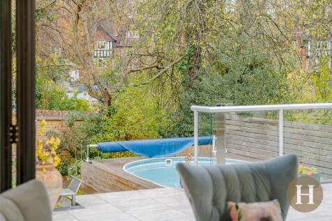 Hadleigh Estate Agents-65.jpg