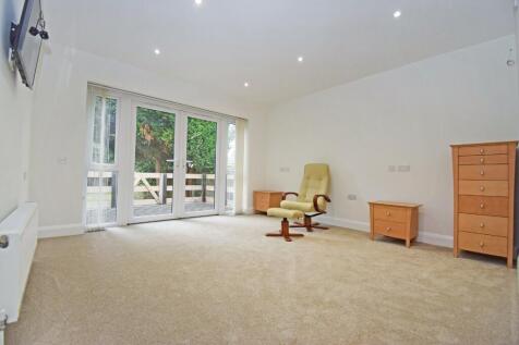 Reception/Bedroom 4