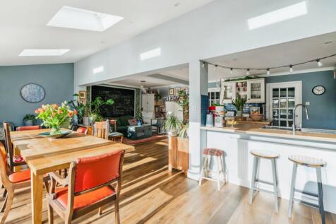 Kitchen/Dining Area