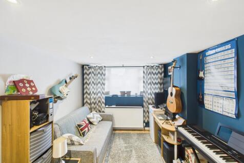 Music/Bedroom 4
