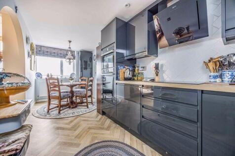Kitchen/ Breakfast Room
