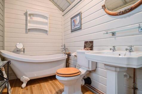 Boat House/Annex Bathroom