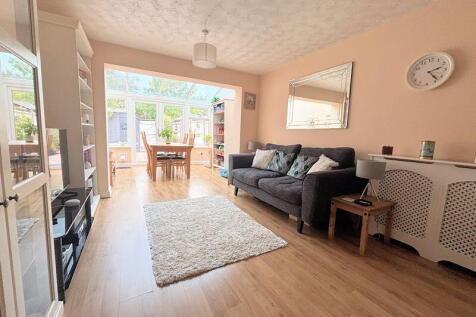 Open Plan Loune/Dining Room