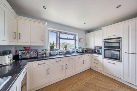 Kitchen/ Breakfast Room