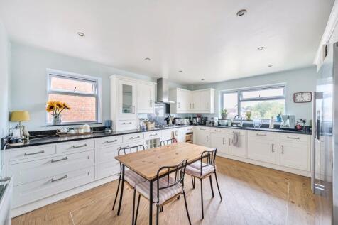 Kitchen/ Breakfast Room