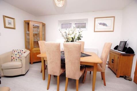 Lounge/Dining Area