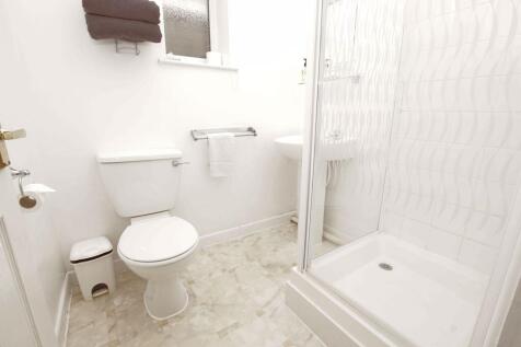 En Suite to Guest Room Five