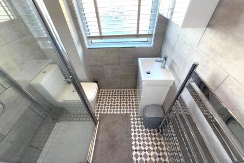 Grnd Shower Room