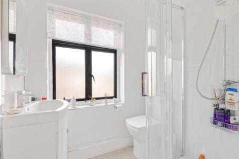Ground Shower Room
