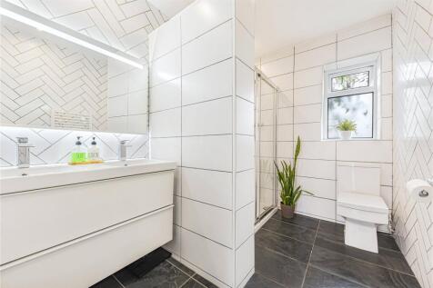 Grnd Shower Room