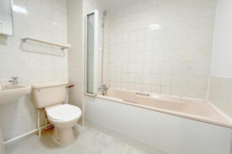BATHROOM.jpeg