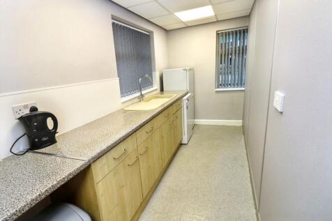 Ground floor kitchen with fridge &amp; dishwasher