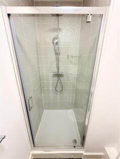 EN SUITE SHOWER ROOM
