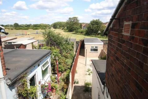 REAR GARDEN &amp; VIEW