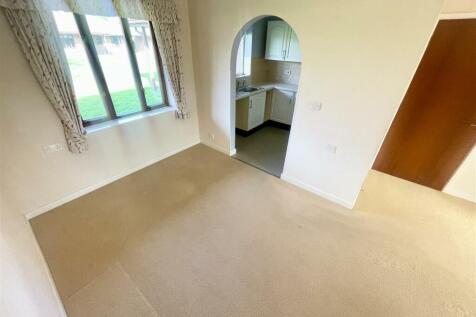 LIVING/ DINING ROOM