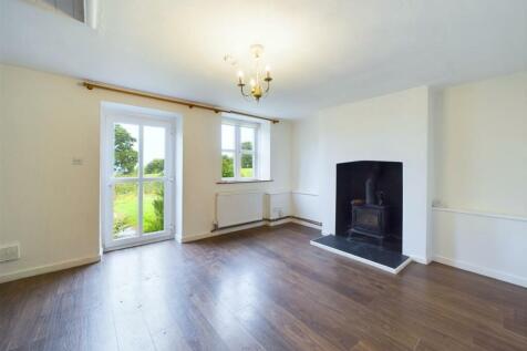 LIVING ROOM IN NO.4