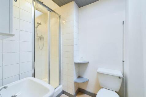 SHOWE ROOM IN NO.2