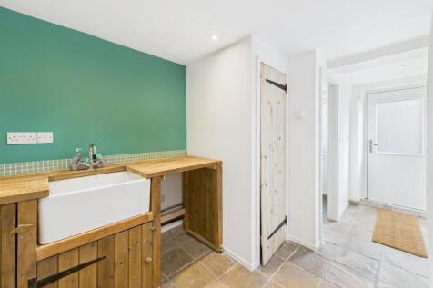 REAR HALL / UTILITY AREA