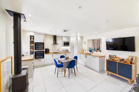OPEN PLAN KITCHEN/DINER/LIVING ROOM