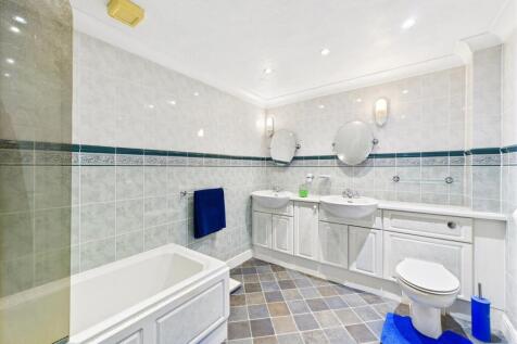 EN-SUITE AND DRESSING ROOM