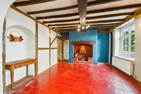 LIVING / DINING ROOM