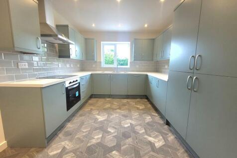 Oak-Bungalow-Kitchen-2-Primesave-Properties.jpg