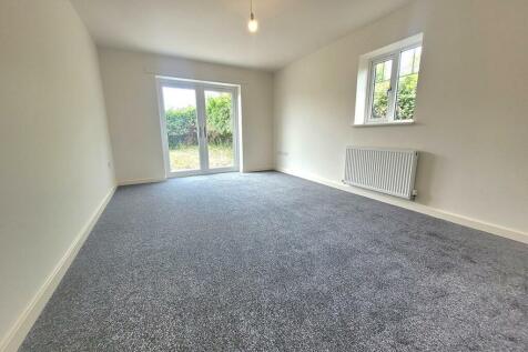 Oak-Bungalow-Living-Room-Primesave-Properties.jpg