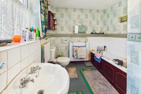 CAM01713G0-PR0111-STILL015.jpg