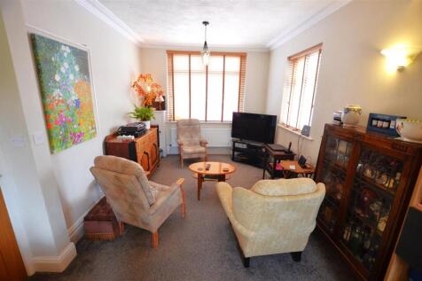 Lounge/Dining Room -