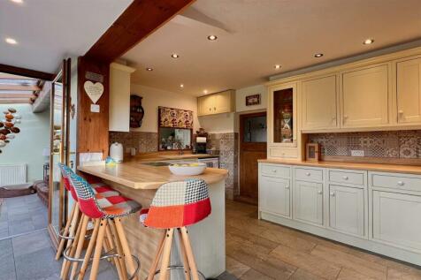 BREAKFAST BAR