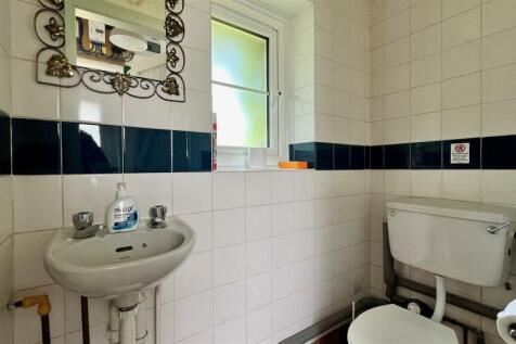 cloakroom/shower