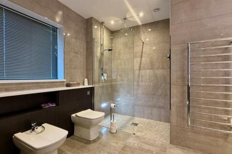principal bedroom suite ensuite 2