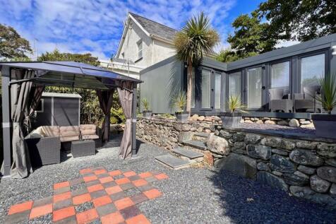 SELF CONTAINED STUDIO