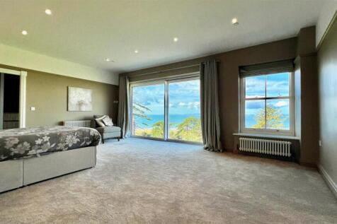 proncipal bedroom